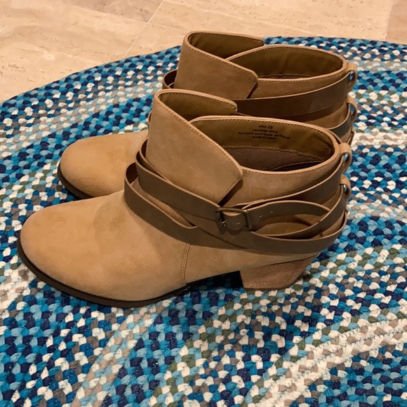 Restricted Chrissy Brown Ankle Boots - Picture 2 of 3